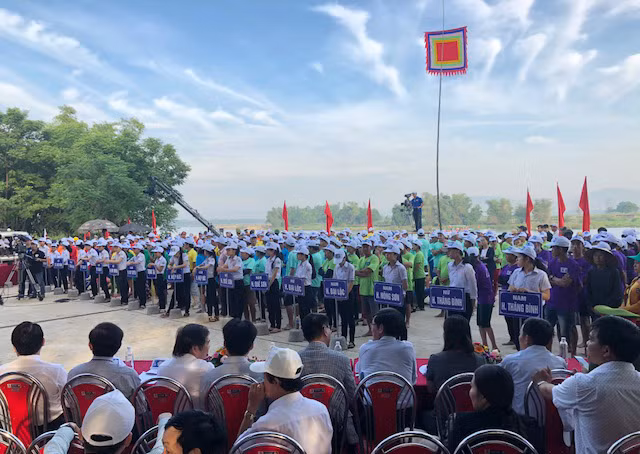 Giải đua thuyền truyền thống năm nay quy tụ 19 đội đua thuyền trên toàn tỉnh Quảng Nam về tham dự.