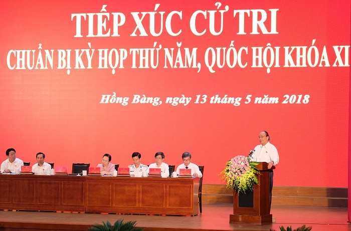Thủ tướng Nguyễn Xuân Phúc tiếp xúc cử tri và làm việc tại Hải Phòng để chuẩn bị cho kỳ họp thứ 5 Quốc hội khóa XIV. Ảnh: VGP. Thủ tướng Nguyễn Xuân Phúc tiếp xúc cử tri và làm việc tại Hải Phòng để chuẩn bị cho kỳ họp thứ 5 Quốc hội khóa XIV. Ảnh: VGP.