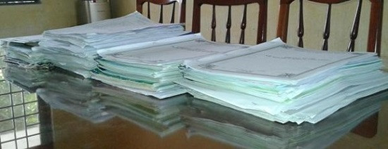 Chồng hồ sơ đánh giá, xếp loại giáo viên cuối năm (Ảnh minh họa: qdnd.vn). Chồng hồ sơ đánh giá, xếp loại giáo viên cuối năm (Ảnh minh họa: qdnd.vn).