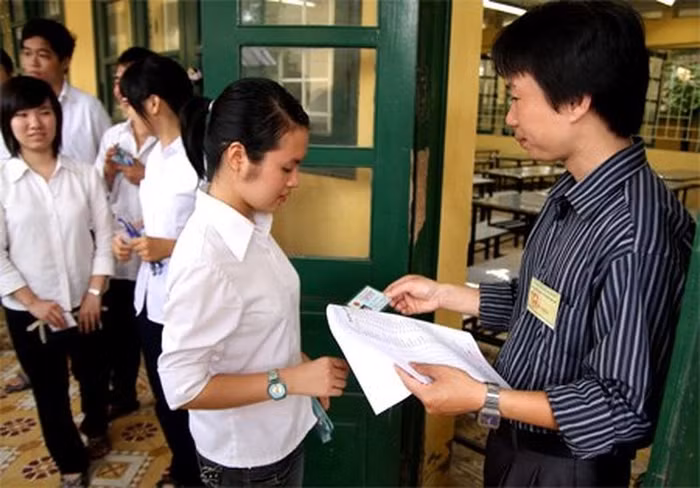 Kì thi có nghiêm túc hay không phụ thuộc rất lớn vào công tác coi thi. (Ảnh minh họa trên giaoduc.net.vn).