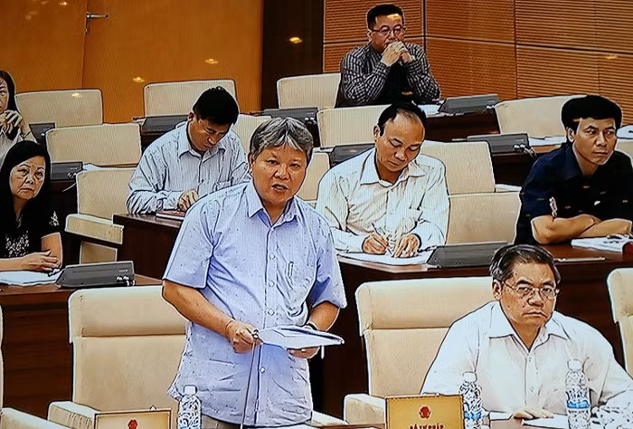 Bộ trưởng Hà Hùng Cường cho rằng, nên giữ hình phạt tử hình với tội nhận hối lộ. ảnh: Ngọc Quang.