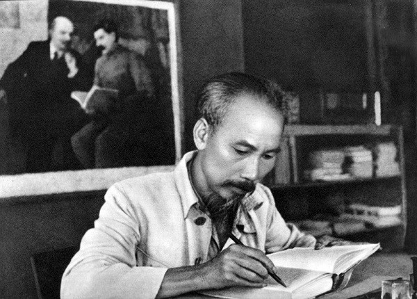Chủ tịch Hồ Chí Minh - Người chiến sĩ cộng sản kiên trung của dân tộc Việt Nam. ảnh: Tư liệu. Chủ tịch Hồ Chí Minh - Người chiến sĩ cộng sản kiên trung của dân tộc Việt Nam. ảnh: Tư liệu.
