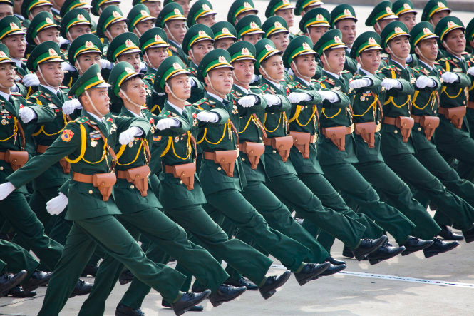 Hơn 70 năm qua, quân đội ta luôn &quot;trung với Đảng, hiếu với dân&quot;. ảnh: VIệt Dũng/Tuổi trẻ.