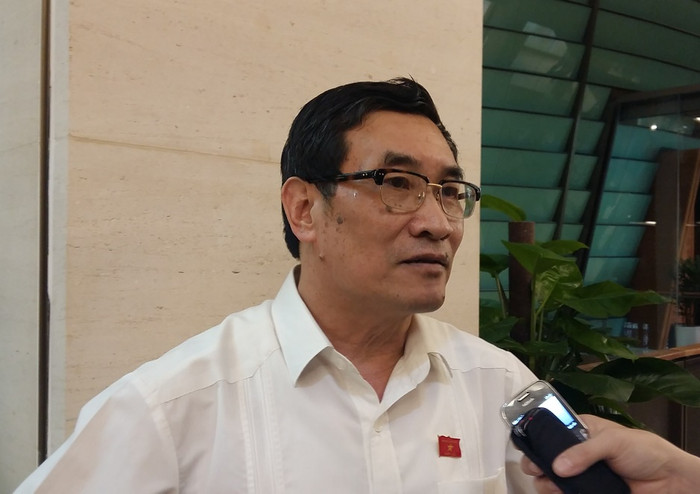 Ông Đào Trọng Thi - Chủ nhiệm Ủy ban Văn hóa, Giáo dục, Thanh niên, Thiếu niên và nhi đồng của Quốc hộicho rằng đối tượng được xét cấp thẻ nhà báo quá rộng. ảnh: Ngọc Quang. Ông Đào Trọng Thi - Chủ nhiệm Ủy ban Văn hóa, Giáo dục, Thanh niên, Thiếu niên và nhi đồng của Quốc hộicho rằng đối tượng được xét cấp thẻ nhà báo quá rộng. ảnh: Ngọc Quang.