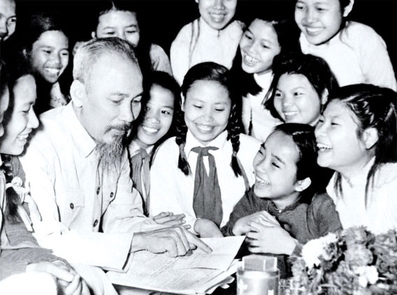Người luôn dành sự quan tâm lớn cho thế hệ trẻ. ảnh tư liệu. Người luôn dành sự quan tâm lớn cho thế hệ trẻ. ảnh tư liệu.