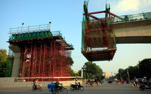 Tổng công ty Đường sắt là một trong những doanh nghiệp đầu tiên được bán cổ phần theo lô. ảnh: TB Kinh tế. Tổng công ty Đường sắt là một trong những doanh nghiệp đầu tiên được bán cổ phần theo lô. ảnh: TB Kinh tế.