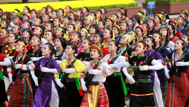 Nữ du kích các dân tộc thiểu số. ảnh: Việt Dũng/Tuổi trẻ.