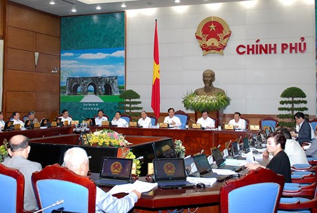Tại cuộc họp Chính phủ, Thủ tướng Nguyễn Tấn Dũng chỉ đạo quyết liệt kiểm soát nợ công và nợ xấu. Tại cuộc họp Chính phủ, Thủ tướng Nguyễn Tấn Dũng chỉ đạo quyết liệt kiểm soát nợ công và nợ xấu.
