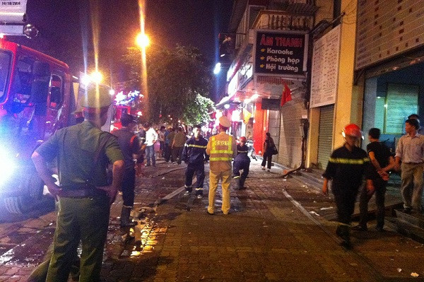 Chỉ mất khoảng 15 phút, đám cháy đã được dập tắt hoàn toàn. Chỉ mất khoảng 15 phút, đám cháy đã được dập tắt hoàn toàn.