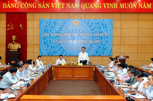 Thủ tướng yêu cầu ngành Công thương tiếp tục đẩy mạnh cải cách thủ tục hành chính, cắt giảm ngay những thủ tục gây phiền hà cho doanh nghiệp, người kinh doanh. Thủ tướng yêu cầu ngành Công thương tiếp tục đẩy mạnh cải cách thủ tục hành chính, cắt giảm ngay những thủ tục gây phiền hà cho doanh nghiệp, người kinh doanh.