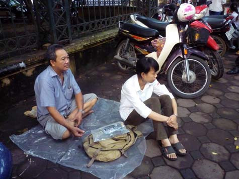 Hai bố con bác Đào Văn Hà, và Đào Bích Liên (Ảnh: Thu Hòe) Hai bố con bác Đào Văn Hà, và Đào Bích Liên (Ảnh: Thu Hòe)
