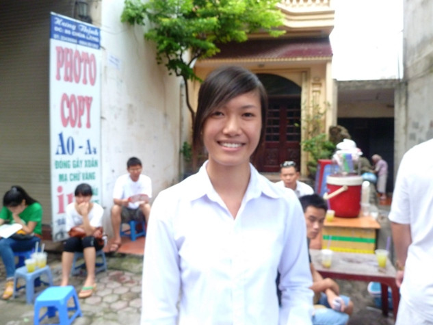 Thí sinh Trương Thị Thương rất tự tin khi đăng ký thi ĐH Ngoại thương (Ảnh Kim Ngân) Thí sinh Trương Thị Thương rất tự tin khi đăng ký thi ĐH Ngoại thương (Ảnh Kim Ngân)