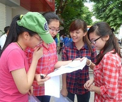 Các thí sinh chuyên Anh tươi cười vì đã thi tốt - Ảnh Kim Ngân Các thí sinh chuyên Anh tươi cười vì đã thi tốt - Ảnh Kim Ngân