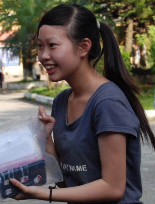 Thí sinh cười tươi sau khi ra khỏi phòng thi tại Hội đồng thi CĐ Sư phạm Hà Nội- Ảnh: Đỗ Quyên Thí sinh cười tươi sau khi ra khỏi phòng thi tại Hội đồng thi CĐ Sư phạm Hà Nội- Ảnh: Đỗ Quyên