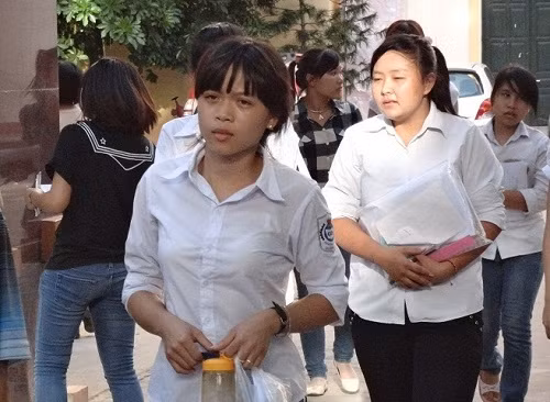 Đa số thí sinh dự thi CĐ Y Hà Nội cho rằng đề Toán vừa sức - Ảnh: Hồ Sỹ Anh Đa số thí sinh dự thi CĐ Y Hà Nội cho rằng đề Toán vừa sức - Ảnh: Hồ Sỹ Anh