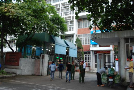 Mới 5h sáng đã có thí sinh tới điểm thi HV Khoa học Kỹ thuật quân sự Mới 5h sáng đã có thí sinh tới điểm thi HV Khoa học Kỹ thuật quân sự