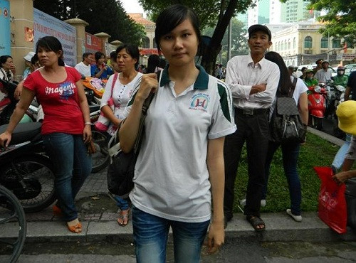 Thí sinh Ngô Gia Uyên chia sẻ đề tiếng Anh dài và khó - Ảnh Dương Cầm Thí sinh Ngô Gia Uyên chia sẻ đề tiếng Anh dài và khó - Ảnh Dương Cầm