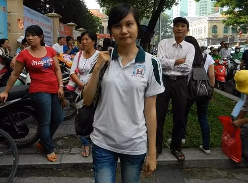 Thí sinh Ngô Gia Uyên chia sẻ đề tiếng Anh dài và khó - Ảnh Dương Cầm