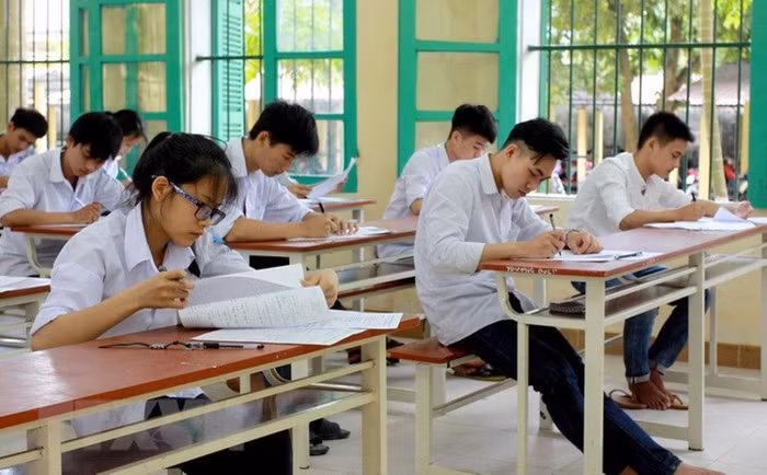 Học sinh làm bài thi (Ảnh minh họa: TTXVN).