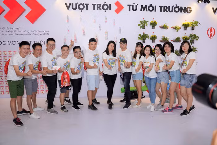 Lãnh đạo Techcombank cùng lan tỏa tinh thần “Vượt trội” qua mỗi km chạy. Lãnh đạo Techcombank cùng lan tỏa tinh thần “Vượt trội” qua mỗi km chạy.