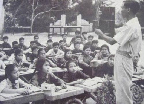 Lớp học thời chiến (Ảnh: tư liệu). Lớp học thời chiến (Ảnh: tư liệu).