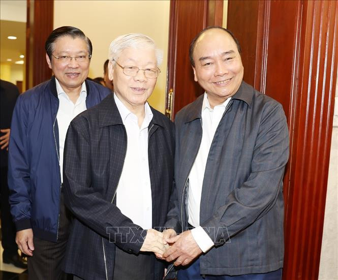 Tổng Bí thư, Chủ tịch nước Nguyễn Phú Trọng và Thủ tướng Nguyễn Xuân Phúc dự cuộc họp. Ảnh: Trí Dũng/TTXVN