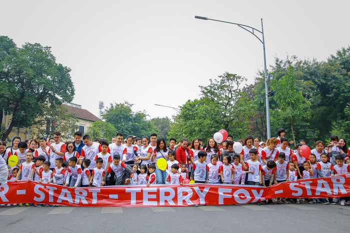 Sự kiện Chạy vì cộng đồng - Terry Fox Run 2019 tại Hà Nội thu hút đông đảo người dân thủ đô tham dự. Sự kiện Chạy vì cộng đồng - Terry Fox Run 2019 tại Hà Nội thu hút đông đảo người dân thủ đô tham dự.