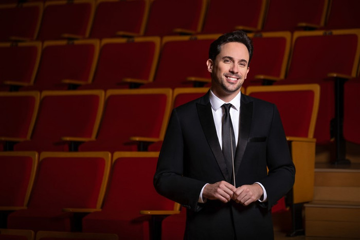 Nhạc trưởng Olivier Ochanine. Nhạc trưởng Olivier Ochanine.