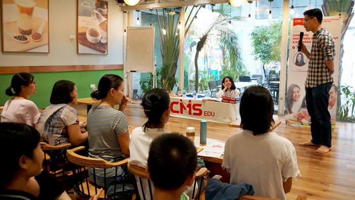 Nhiều phụ huynh quan tâm đến những tư vấn của chuyên gia đào tạo CMS EDU. Nhiều phụ huynh quan tâm đến những tư vấn của chuyên gia đào tạo CMS EDU.