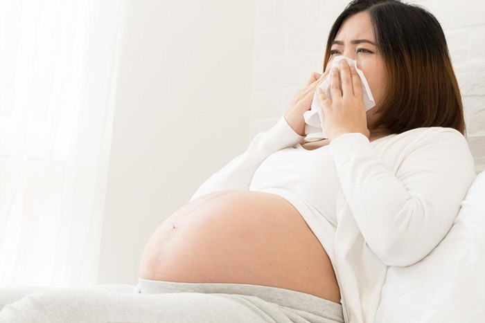 Mẹ bầu cần chú ý giữ ấm cơ thể khi giao mùa. Mẹ bầu cần chú ý giữ ấm cơ thể khi giao mùa.