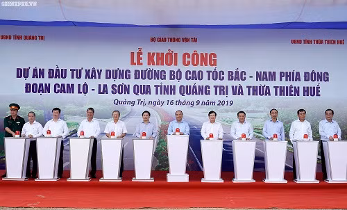 Thủ tướng Nguyễn Xuân Phúc và các đại biểu phát lệnh khởi công Dự án đường bộ cao tốc Bắc-Nam phía đông. Ảnh: VGP/Quang Hiếu Thủ tướng Nguyễn Xuân Phúc và các đại biểu phát lệnh khởi công Dự án đường bộ cao tốc Bắc-Nam phía đông. Ảnh: VGP/Quang Hiếu