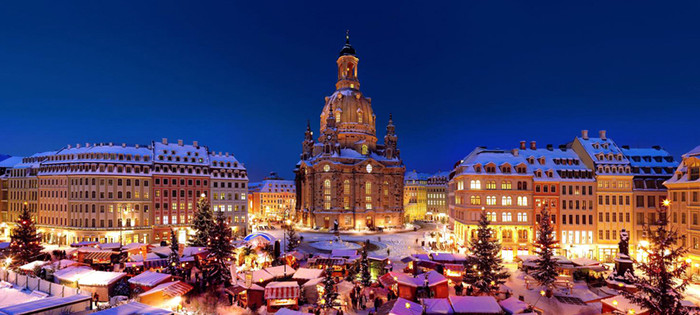 Chợ Noel bên quảng trường nhà thờ Đức Bà ở thủ phủ Dresden, tiểu bang Sachsen. Chợ Noel bên quảng trường nhà thờ Đức Bà ở thủ phủ Dresden, tiểu bang Sachsen.
