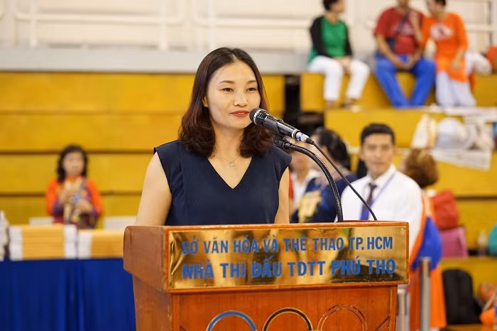 Bà Nguyễn Thị Kim Phượng – Giám đốc Marketing ngành hàng Sữa Bột Vinamilk phát biểu truyền cảm hứng.