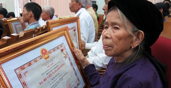 Sự hy sinh cao cả của các anh hùng liệt sĩ đã làm rạng ngời đất mẹ ảnh 2