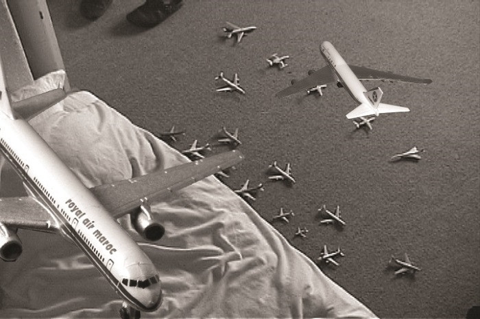 Hình ảnh từ tác phẩm “Dwelling” (2002). Hình ảnh từ tác phẩm “Dwelling” (2002).