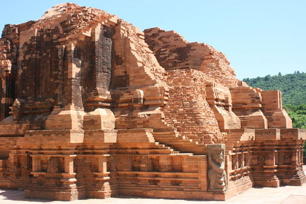 Cụm tháp G được chuyên gia Italia trùng tu với gạch và chất kết dính theo đúng phương pháp cổ. Cụm tháp G được chuyên gia Italia trùng tu với gạch và chất kết dính theo đúng phương pháp cổ.