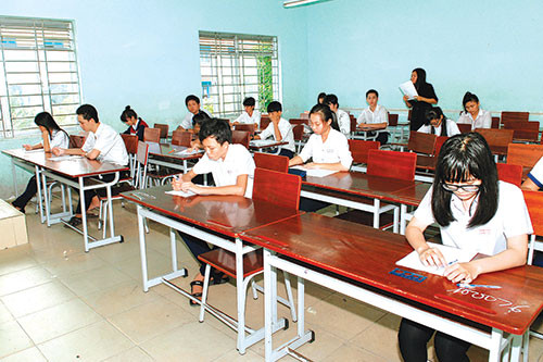 Các em thí sinh tham dự kì thi tuyển sinh vào lớp 10 (Ảnh minh họa: baobinhthuan.com.vn). Các em thí sinh tham dự kì thi tuyển sinh vào lớp 10 (Ảnh minh họa: baobinhthuan.com.vn).