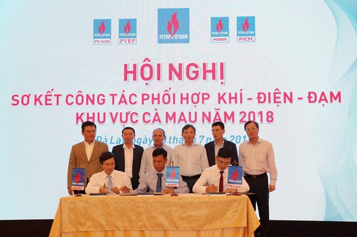 Các đơn vị ký kết Quy trình phối hợp vận hành Cụm Khí - Điện - Đạm Cà Mau cập nhật khi GPP Cà Mau đi vào vận hành thương mại. Các đơn vị ký kết Quy trình phối hợp vận hành Cụm Khí - Điện - Đạm Cà Mau cập nhật khi GPP Cà Mau đi vào vận hành thương mại.