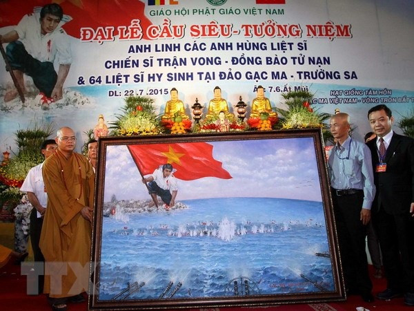 Tổ chức thành công cuộc đấu giá Bức tranh Gạc Ma – Vòng Tròn Bất Tử của họa sĩ Bùi Lệ Trang. Tổ chức thành công cuộc đấu giá Bức tranh Gạc Ma – Vòng Tròn Bất Tử của họa sĩ Bùi Lệ Trang.