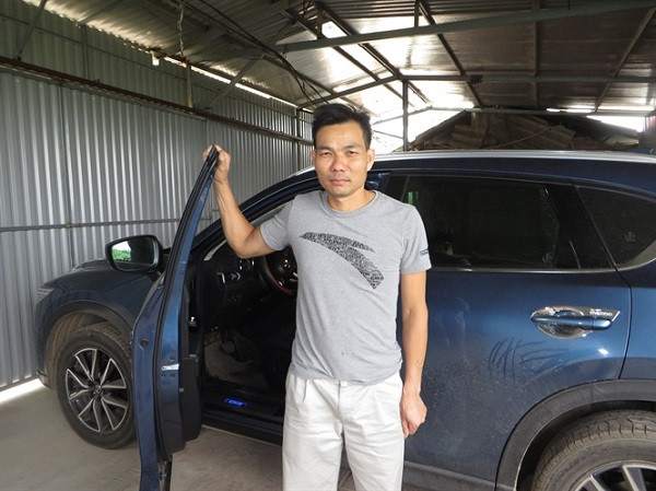 Chiếc ô tô sắm được từ bò sữa. Chiếc ô tô sắm được từ bò sữa.