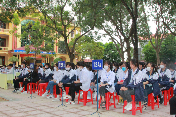 Học sinh Trường Trung học phổ thông Phương Sơn dự Hội thảo chiều ngày 25/11 Học sinh Trường Trung học phổ thông Phương Sơn dự Hội thảo chiều ngày 25/11