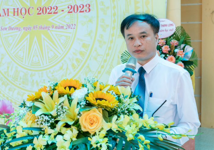 Thầy Nông Quốc Duy, Hiệu trưởng Trường Trung học phổ thông Sơn Dương (huyện Sơn Dương, tỉnh Tuyên Quang). (Ảnh: website Trường Trường Trung học phổ thông Sơn Dương). Thầy Nông Quốc Duy, Hiệu trưởng Trường Trung học phổ thông Sơn Dương (huyện Sơn Dương, tỉnh Tuyên Quang). (Ảnh: website Trường Trường Trung học phổ thông Sơn Dương).