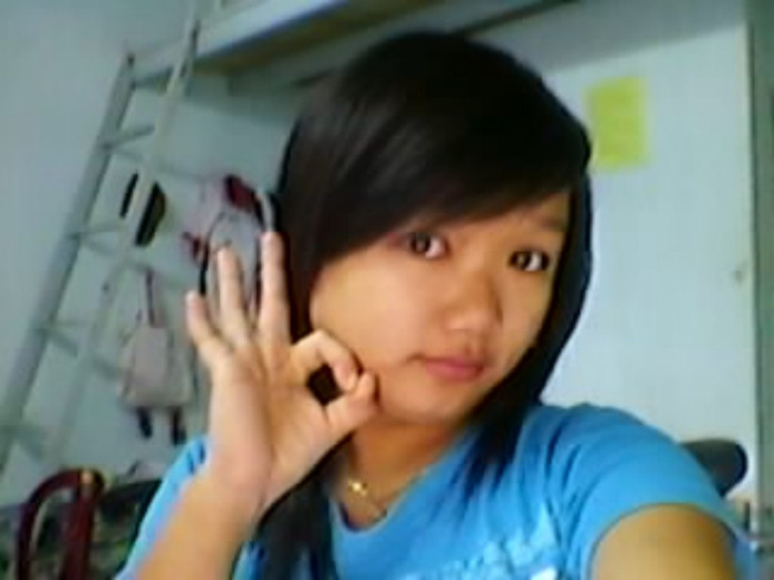 bạn ấy là người thích nghe nhạc, nấu ăn. đi chơi với bạn bè