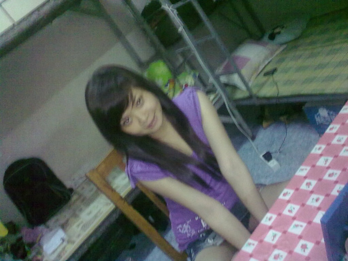 bạn ấy là người thích xem phim, nghe nhạc, shopping và đi du lịch