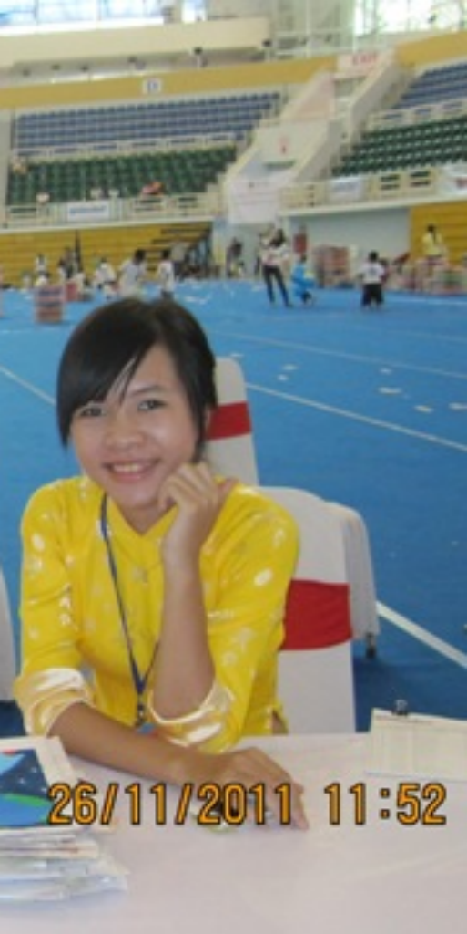 Bạn ấy thích chụp hình, du lịch, ca hát, thích ăn kem, và yêu màu tím