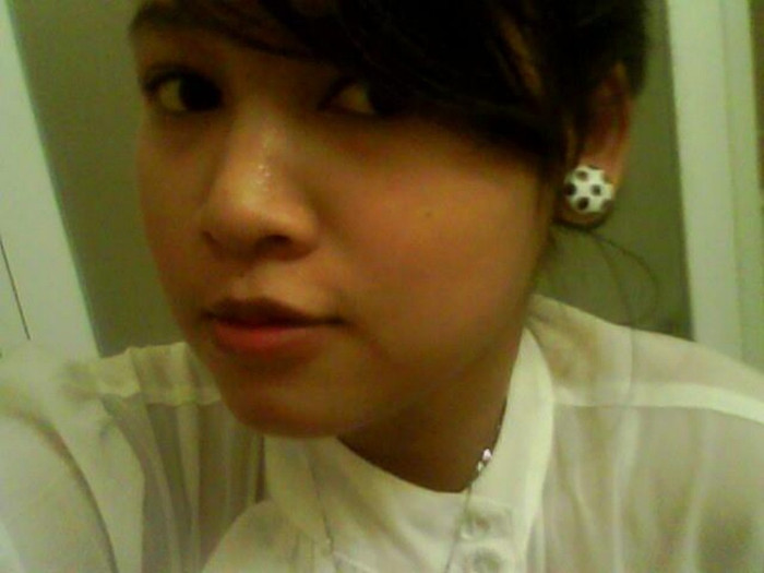 Lê Thị Ngân Vang là người năng động, yêu ca hát, vui tính và luôn hòa đồng với mọi người