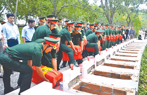 Triển khai lập bản đồ tìm kiếm, quy tập hài cốt liệt sĩ trên phạm vi toàn quốc, phấn đấu đạt 50% địa bàn cấp xã. Tìm kiếm, quy tập khoảng 2.000 hài cốt liệt sĩ. ảnh: chinhphu.vn Triển khai lập bản đồ tìm kiếm, quy tập hài cốt liệt sĩ trên phạm vi toàn quốc, phấn đấu đạt 50% địa bàn cấp xã. Tìm kiếm, quy tập khoảng 2.000 hài cốt liệt sĩ. ảnh: chinhphu.vn