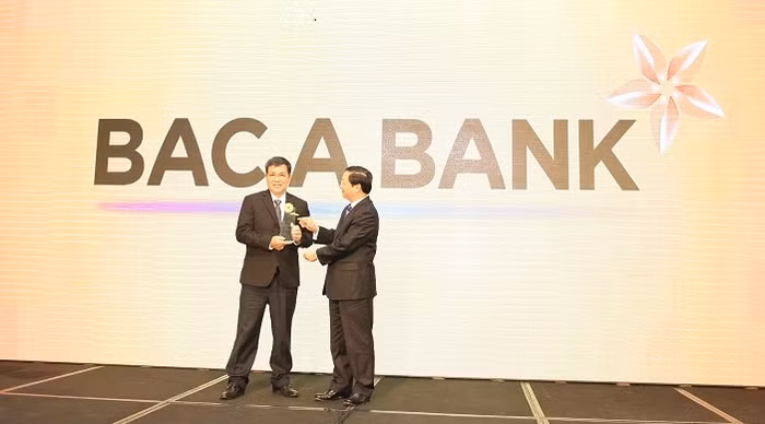 Bac A Bank được trao giải thưởng "Ngân hàng tiêu biểu tư vấn đầu tư". ảnh: bacabank. Bac A Bank được trao giải thưởng "Ngân hàng tiêu biểu tư vấn đầu tư". ảnh: bacabank.