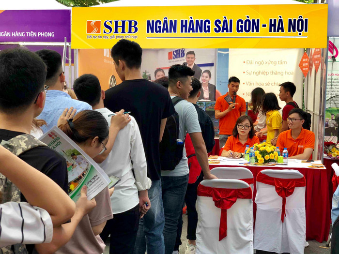 SHB có môi trường làm việc chuyên nghiệp, nhân văn được đánh giá cao trong ngành tài chính - ngân hàng. SHB có môi trường làm việc chuyên nghiệp, nhân văn được đánh giá cao trong ngành tài chính - ngân hàng.