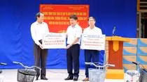 100 chiếc xe đạp đã đến với học sinh nghèo Thị xã Phú Thọ ảnh 3